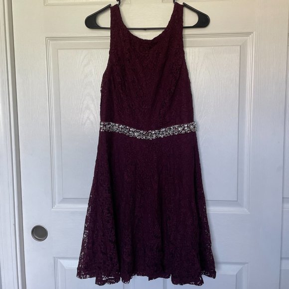 Speechless Mini Maroon Embellished Waist Lace Sleeveless Dress - Picture 6 of 8